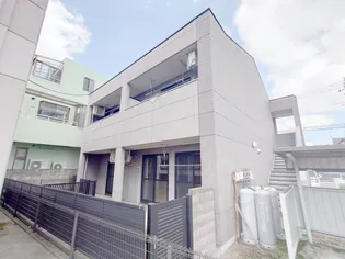 ホワイトリリー【1階】の外観