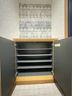 ナチュラルタウンI【2階】の玄関