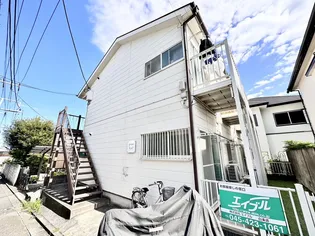 グリーンフラット【2階】の外観