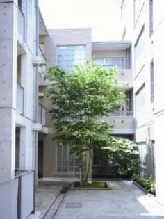 Maison du dix-huit メゾン・デュ・ディズイット【1階】の外観