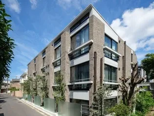 EST LARGO KOMAZAWAIIの画像