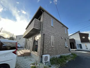 レトア・ケサミールの外観