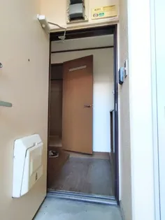 サンハイツ札元A【2階】の玄関