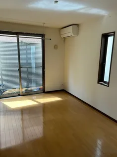 パインフォレスト【1階】の居間