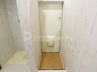 カレッジコート【1階】の玄関