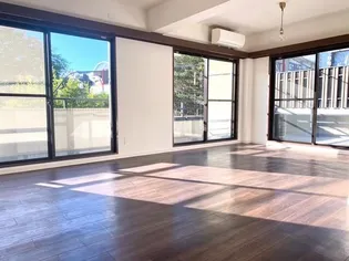 ぱすとらーれ目黒【3階】の間取り