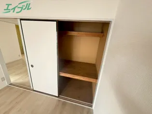 ニューホワイトシャインA棟【1階】の内装