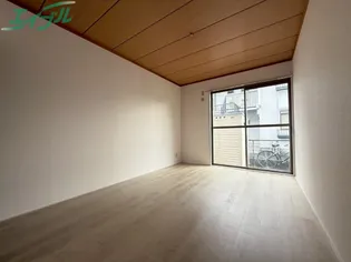 ニューホワイトシャインA棟【1階】の居間