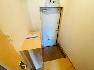 クリプト武蔵【1階】の玄関