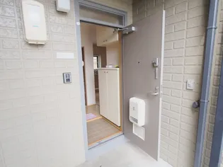 レトア坪屋【2階】の玄関