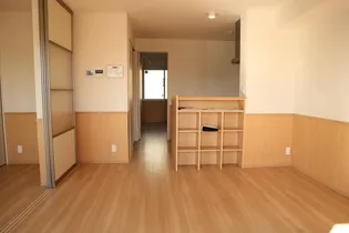 ウエスト ヴィレッジII B棟【1階】の居間