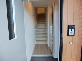 マハロハナII【2階】の玄関