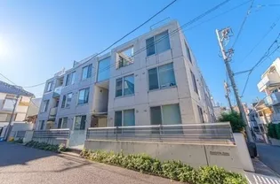 Modelia Brut表参道【2階】の外観