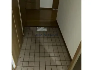 ロイヤル芝原 南館【3階】の玄関