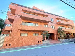 ハイ・トリオ赤坂八丁目【1階】の外観