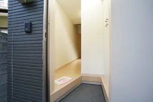ラカーサ北沢【1階】の玄関