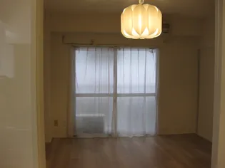 サンライズ平塚【3階】の居間