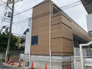 Blue lily【1階】の外観