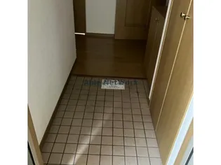 ロイヤル芝原 南館【3階】の玄関