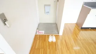 L・EAST【1階】の玄関