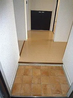 プレジール恩田【2階】の玄関