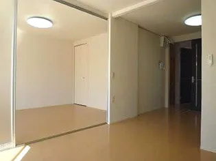 プレジール恩田【2階】の居間