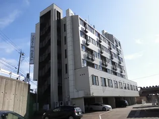 リズエールウエスト【3階】の外観