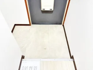 ガーデンヒルズ1号館【2階】の玄関