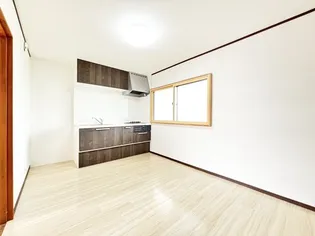 ガーデンヒルズ1号館【2階】の居間