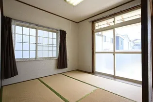 コーポラスハイランドK【2階】の居間