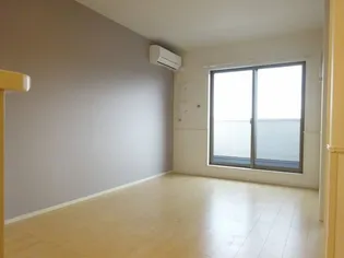 ヴィラ コンフォート【2階】の居間