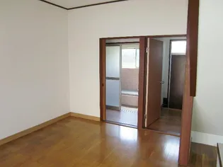 こだまアパートの居間