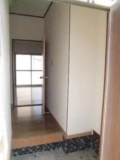 こだまアパートの玄関