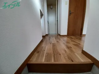 モンパレス2【1階】の玄関