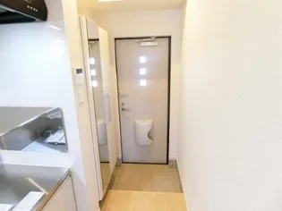 アドリアーノ【1階】の玄関