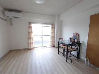 ザ・ホワイトハウスA【3階】の居間