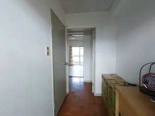 ザ・ホワイトハウスA【3階】の玄関