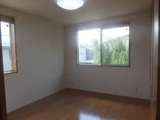 ミラベル上福原【2階】の居間