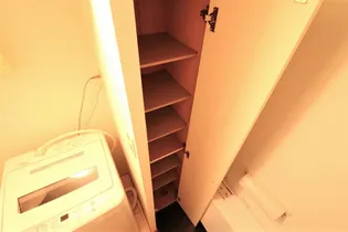 レオパレスBEST BIRD【1階】の玄関