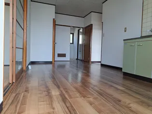 ハイツ高幸【2階】の居間