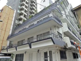 秀和狸穴レジデンス【1階】の外観