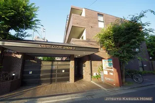 アバンコートサカスIII【2階】の外観