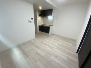 ジーメゾン厚木愛甲【2階】の居間