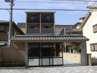 御所西室町サンハイツ【1階】の外観