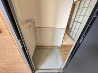 サンシャイン【2階】の玄関