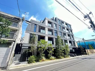 東京都新宿区市谷仲之町【マンション】の外観