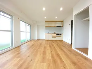 セレスティアル新居浜【6階】の居間