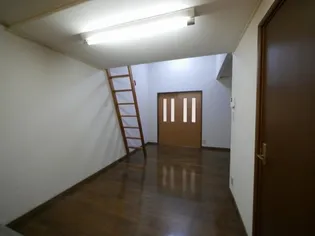 サンフォレスト須佐【2階】の居間