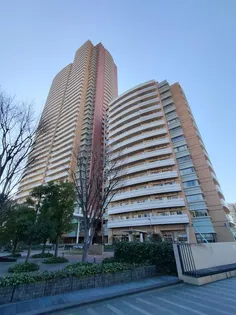 東京都新宿区河田町【マンション】の外観