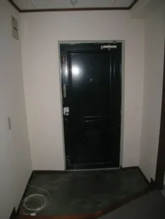 二葉コーポラスB棟【3階】の玄関